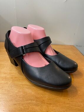 Clarks Black Mary Jane Block Heel Shoes. Size 10